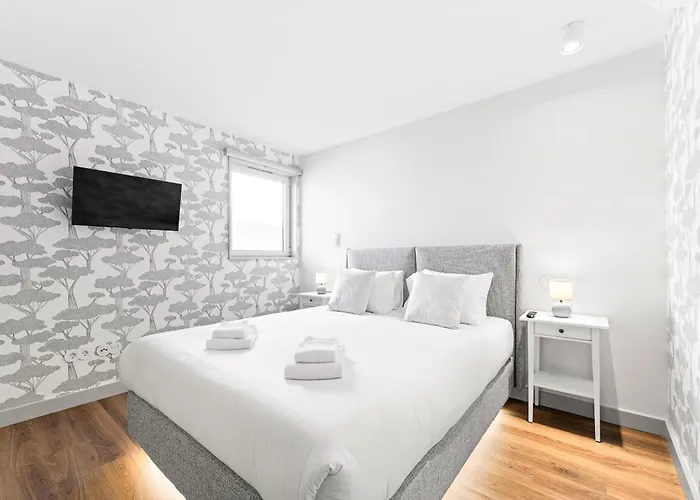 Bonjardim - Modern Garden Duplex N * Oporto